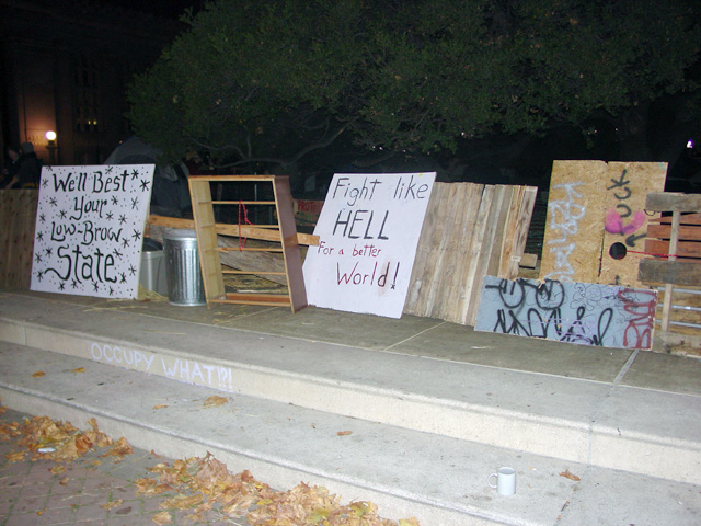 occupyoakland-day016-raid-102511031838.jpg 