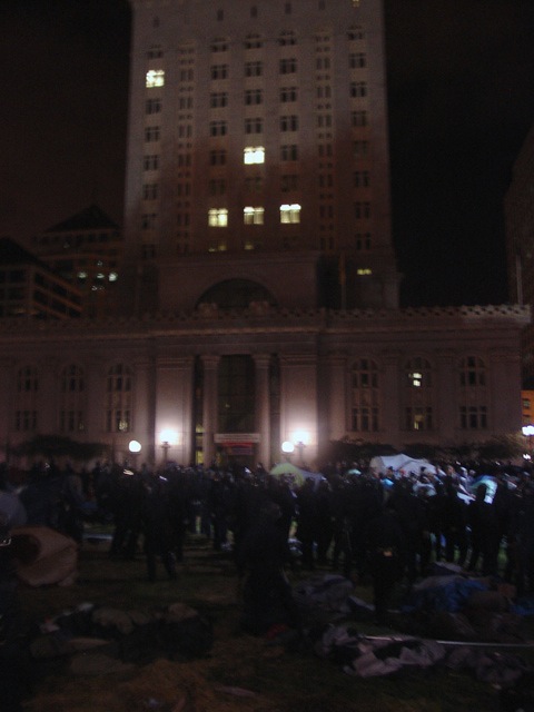 occupyoakland-day016-raid-102511045839.jpg 