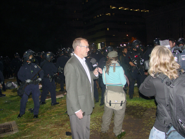 occupyoakland-day016-raid-102511050144.jpg 