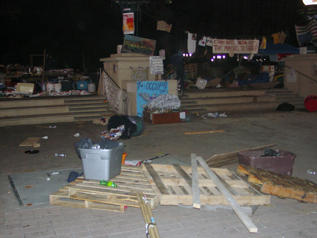 occupyoakland-day016-raid-102511051016.jpg 