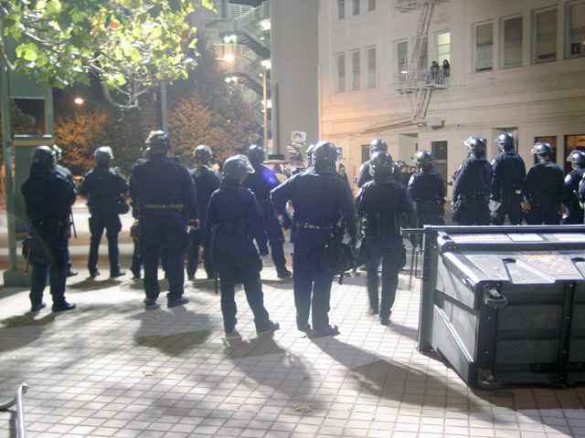 occupyoakland-day016-raid-102511051735.jpg 