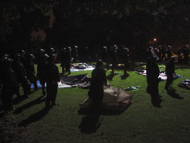 occupyoakland-day016-raid-102511061846.jpg 