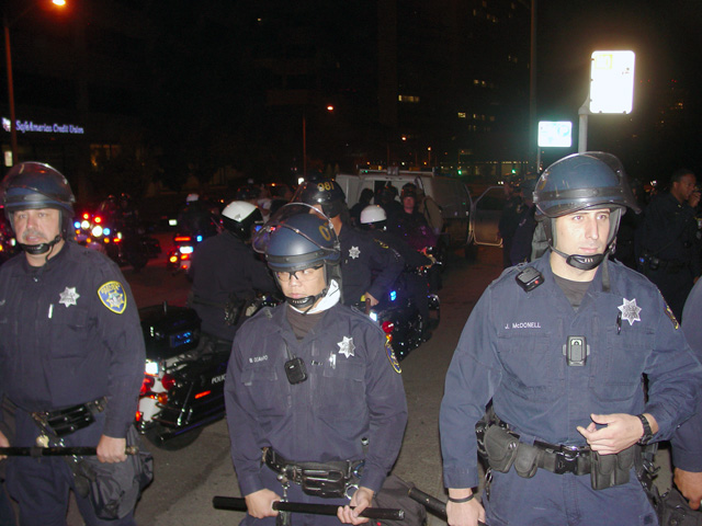 occupyoakland-day016-raid-102511062032.jpg 