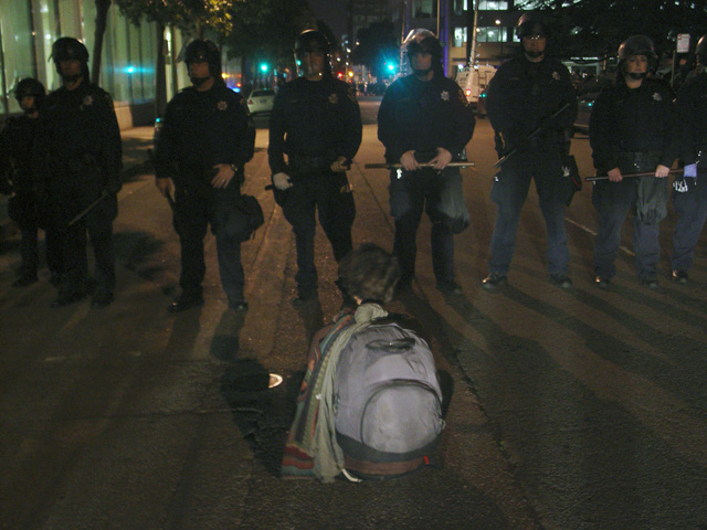 occupyoakland-day016-raid-102511063337.jpg 