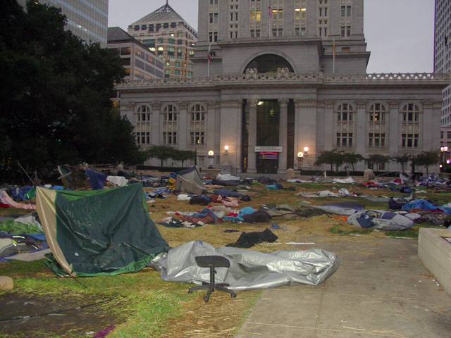 occupyoakland-day016-raid-102511071623.jpg 