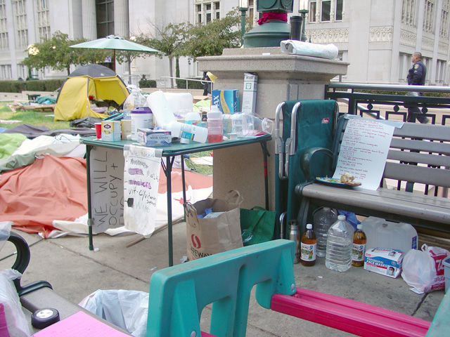 occupyoakland-day016-raid-102511074110.jpg 