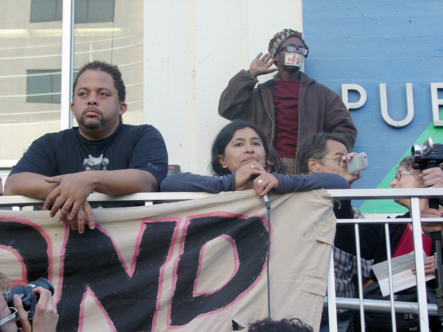 occupyoakland-day016-libraryandmarch-102511163215.jpg 