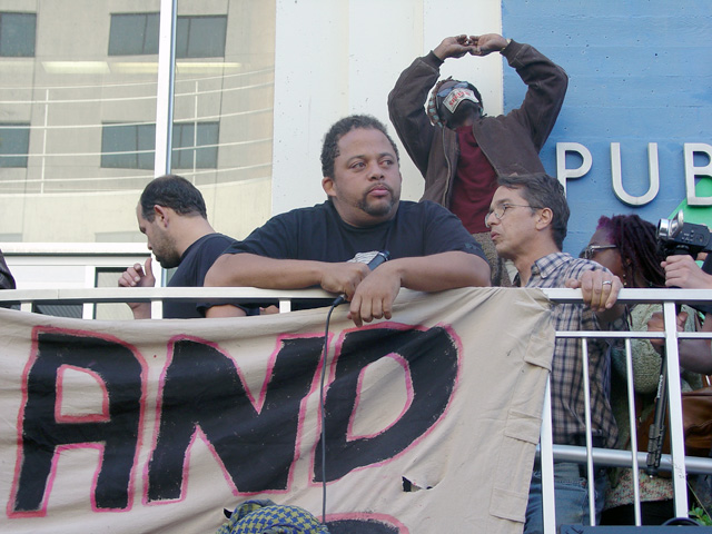 occupyoakland-day016-libraryandmarch-102511163348.jpg 