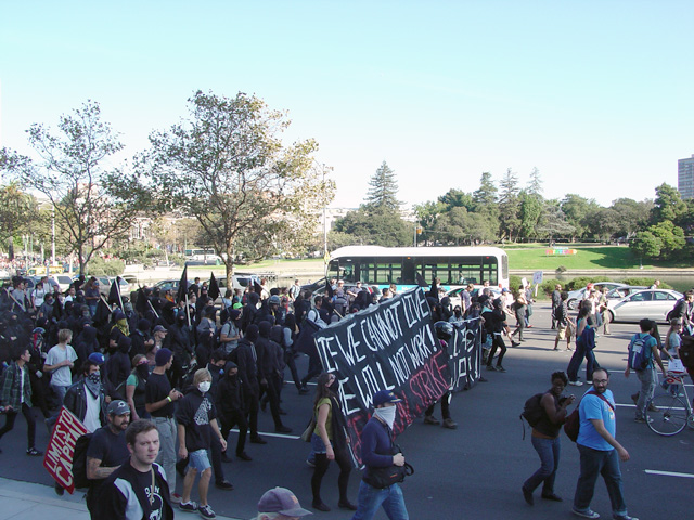 occupyoakland_generalstrike-anticapmarch_110211144717.jpg 