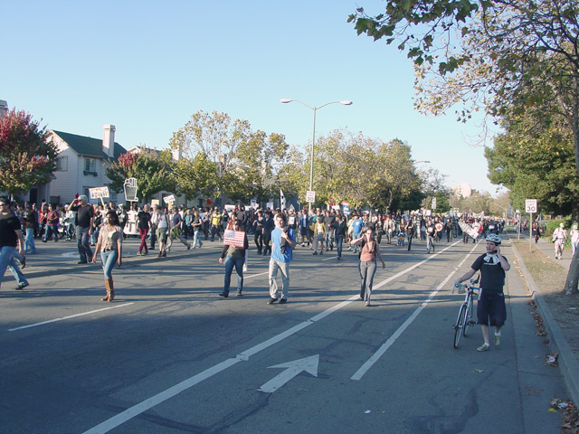 occupyoakland_generalstrike-port_110211163346.jpg 