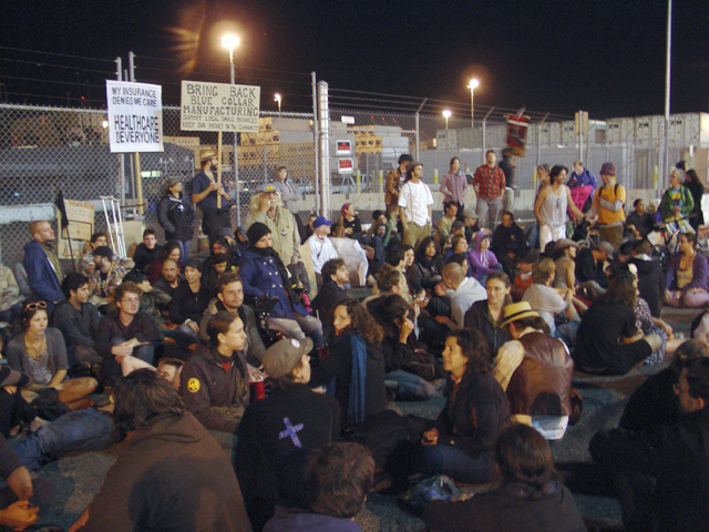 occupyoakland_generalstrike-port_110211195412.jpg 