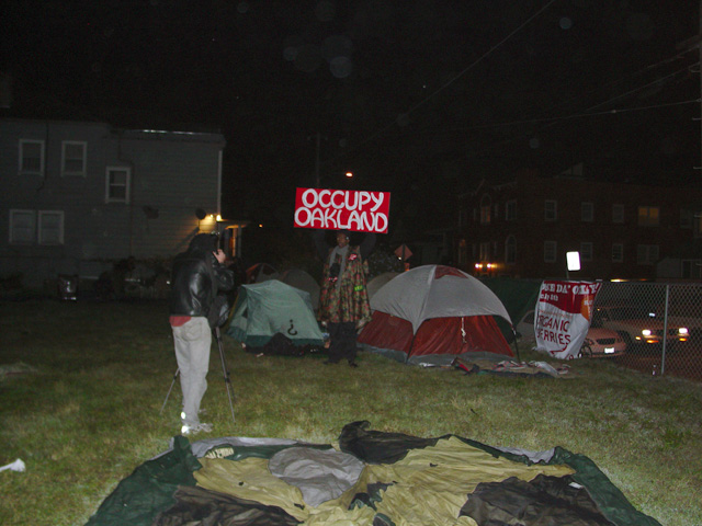 occupyoakland_day043-18thandlinden_b112111224112.jpg 