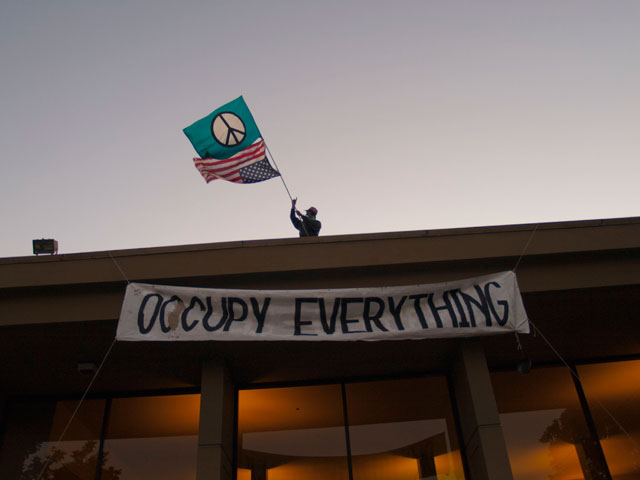 upside-down-flag_11-30-11.jpg 