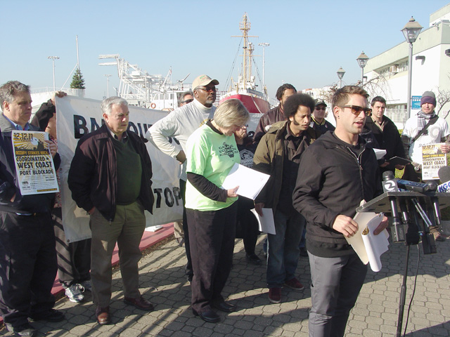 occupyoakland_westcoastportblockade-pressconf_120911-02.jpg 