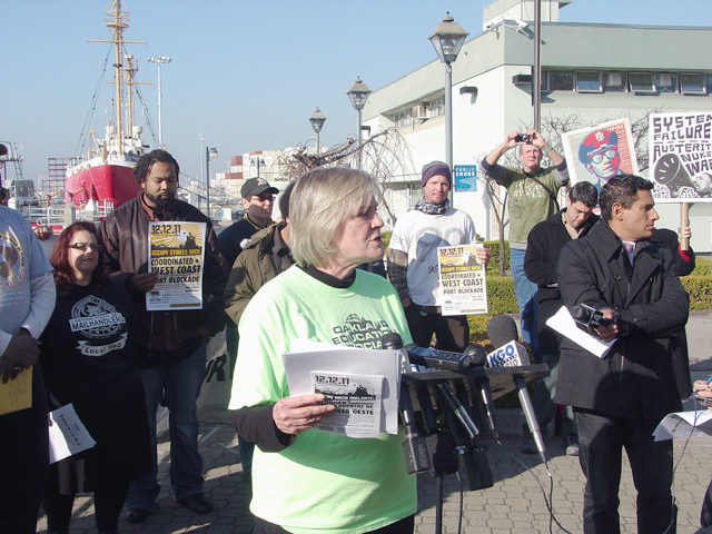 occupyoakland_westcoastportblockade-pressconf_120911-15.jpg 