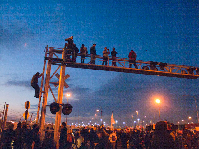 occupy-the-ports_12-12-11.jpg 