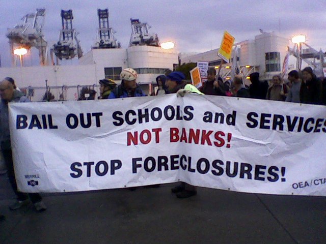 d12_occupy_oakland_port_shutdown_1_1.jpg 