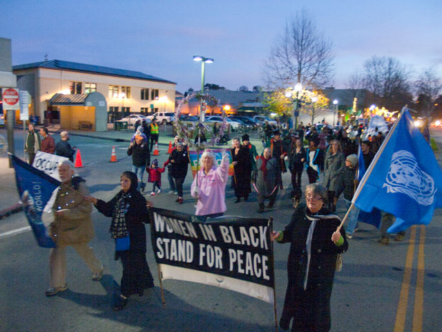 women-in-black-stand-for-peace_12-31-11.jpg 