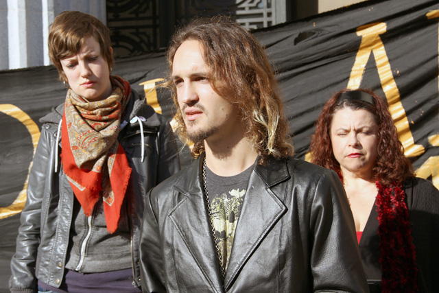 occupyoakland_move-in-day_pressconf_012512-09.jpg 