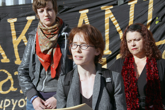 occupyoakland_move-in-day_pressconf_012512-27.jpg 