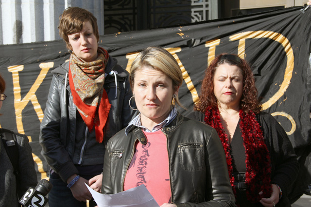 occupyoakland_move-in-day_pressconf_012512-44.jpg 