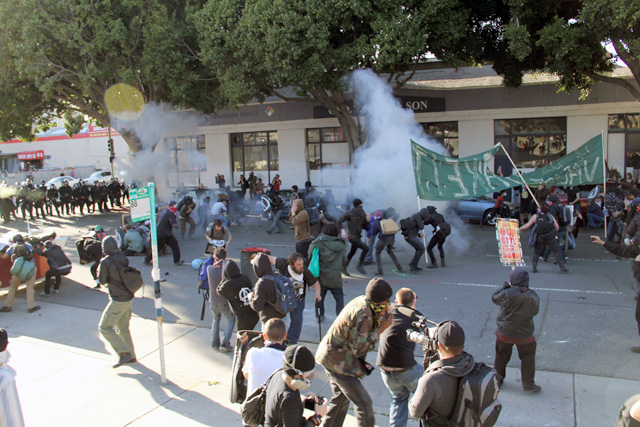 occupyoakland-day111-moveinday_012812152349.jpg 