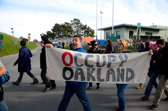 walking-back-occupy-san-quentin-12-february-20-2012.jpg 