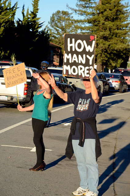 free-bradley-manning-occupy-santa-cruz-4-february-23-2012.jpg 