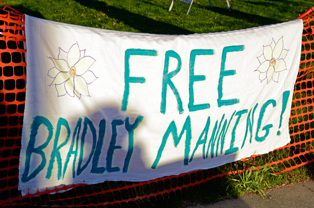 free-bradley-manning-occupy-santa-cruz-6-february-23-2012.jpg 