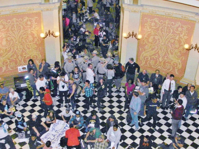 640_some_protesters_managed_to_get_into_the_rotunda.jpg 