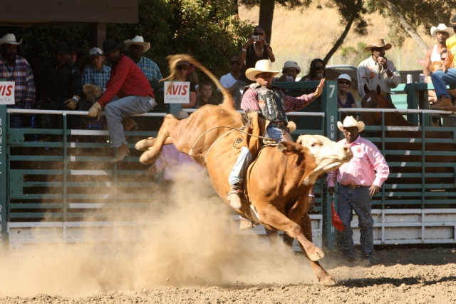 640_bill_pickett_rodeo.jpg original image ( 1600x1066)