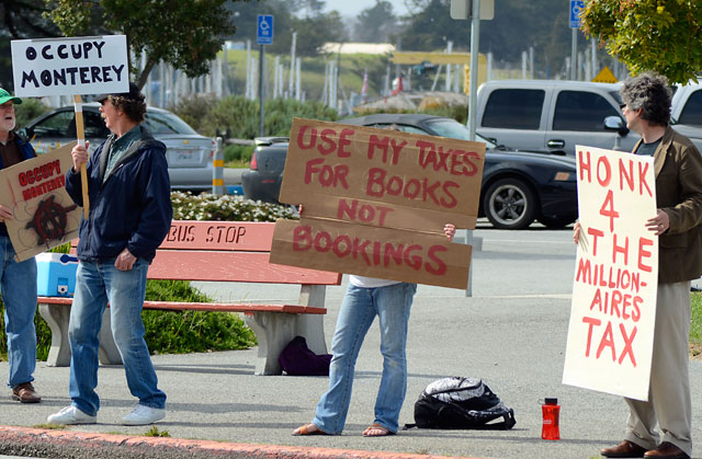 tax-day-occupy-monterey-april15-2012-1.jpg 