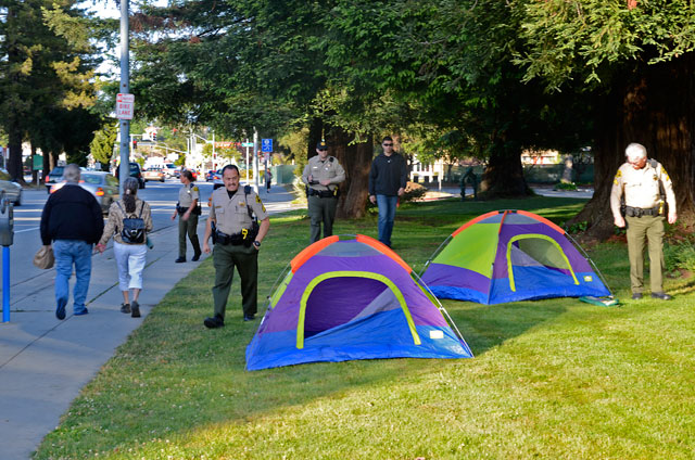 tent-mob-occupy-santa-cruz-may-25-2012-15.jpg 