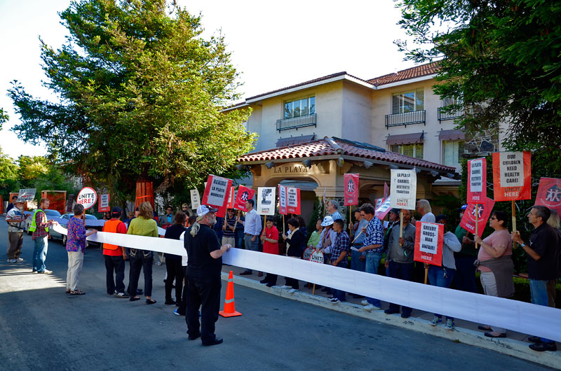 la-playa-carmel-hotel-protest-petition-june-20-2012-20.jpg 