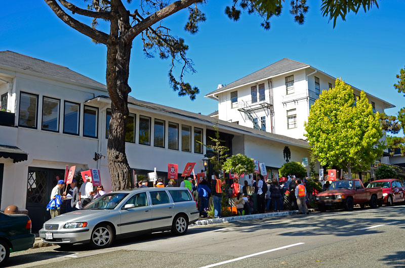 pine-inn-carmel-hotel-protest-june-20-2012-6.jpg 