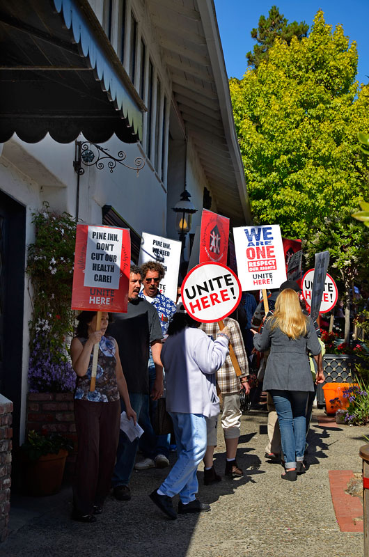 pine-inn-hotel-carmel-protest-june-20-2012-7.jpg 