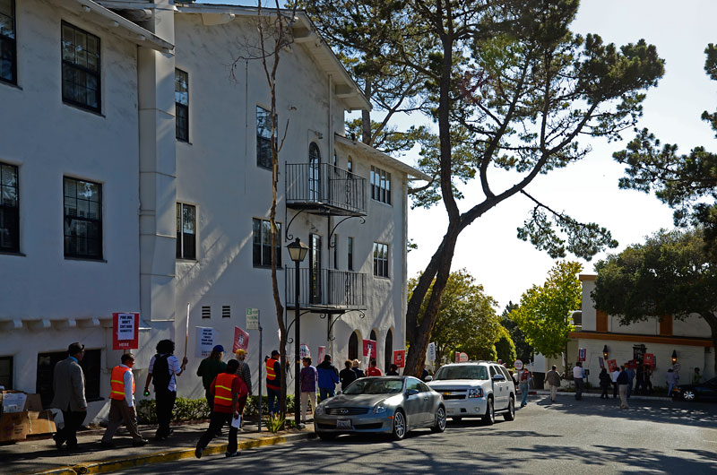 pine-inn-tally-ho-carmel-hotel-protest-june-20-2012-10.jpg 