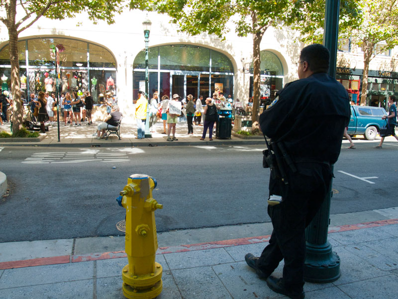 bill-azua-santa-cruz-verizon-police-department_7-21-12.jpg 