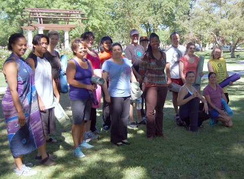 yoga_in_victory_park.jpg 