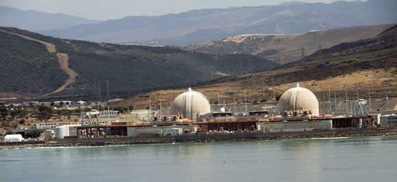 san_onofre_nuke_plant_on_the_water.jpg 