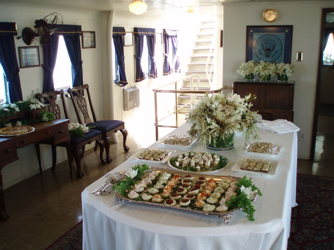 event_saloon_catered_table.jpg 