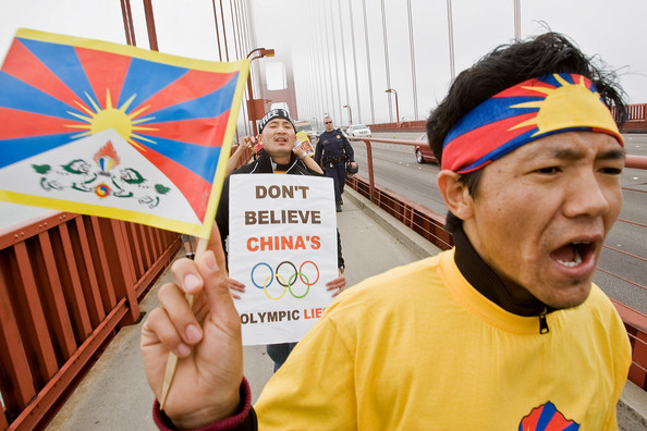 pro_tibetan_activists_march_across_golden_xs_zg_hnxkll.jpg 