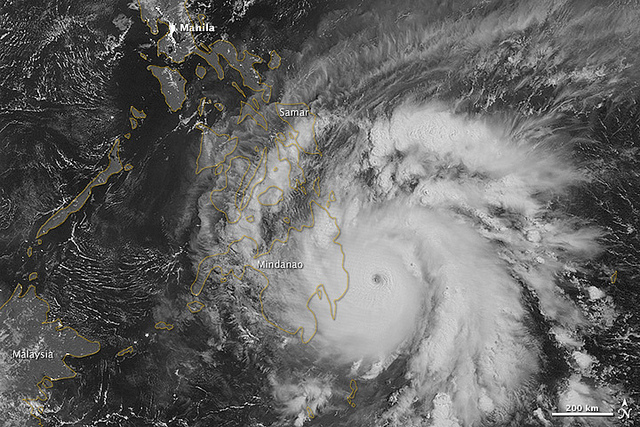 20121203_typhoon_bopha.jpg 