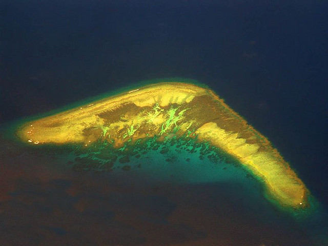 20121228_coral_atoll_south_china_sea.jpg 