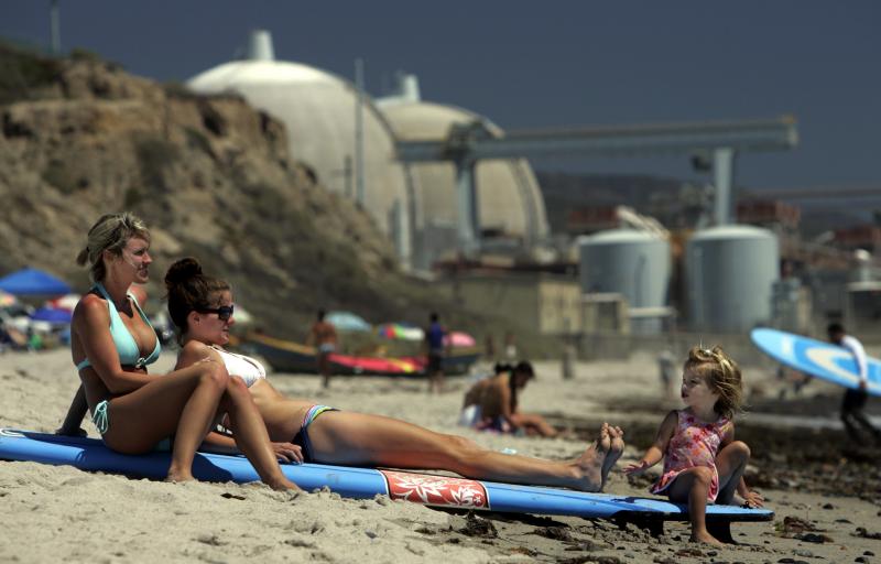 san-onofre-beachgoers.jpg 