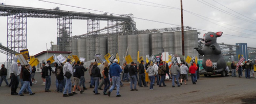 ilwu_21egt_mass_picket.jpg 