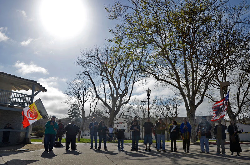 idle-no-more-flash-mob-monterey-february-17-2013-13.jpg 