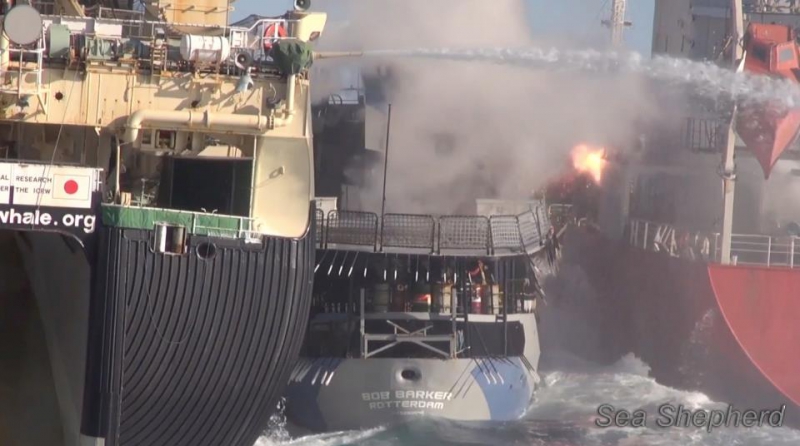 800_20130225_concussion_grenade_explodes_on_fuel_tanker.jpg original image ( 960x536)