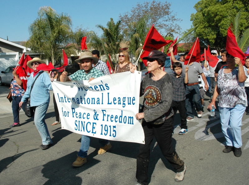 800_wilpf_in_ufw_march.jpg 