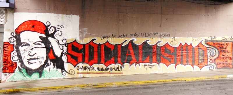 800_chavez_mural_in_quito.jpg 